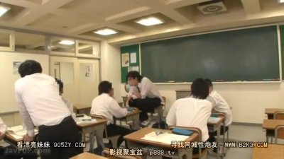 バブル時代からやって来たような巨乳ボディコン お姉さまが教師になっ ...